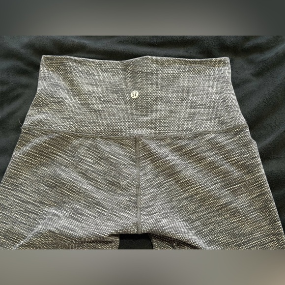 Size 6 Lululemon t Under High Waist Leggings Like New Perfect Thicker Material! - Picture 9 of 15